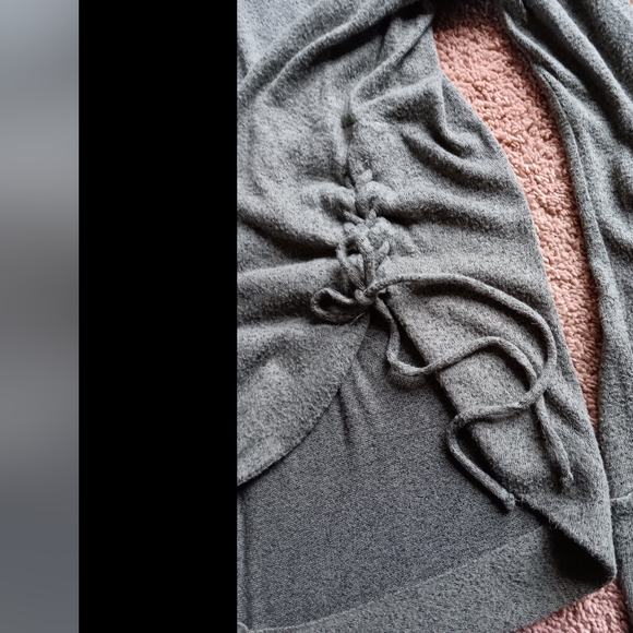 (🌻2/$9) Long sleeve shirt with braided sides - Picture 2 of 3